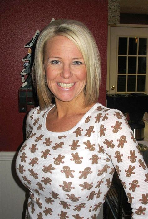 Free Amateur Blonde MILF Porn Videos